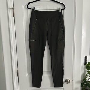 Athleta Women's Leggings in Black and Olive